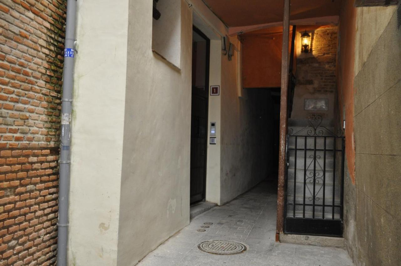 Lofts Amantes De Toledo- Loft Alcazar Apartment Luaran gambar